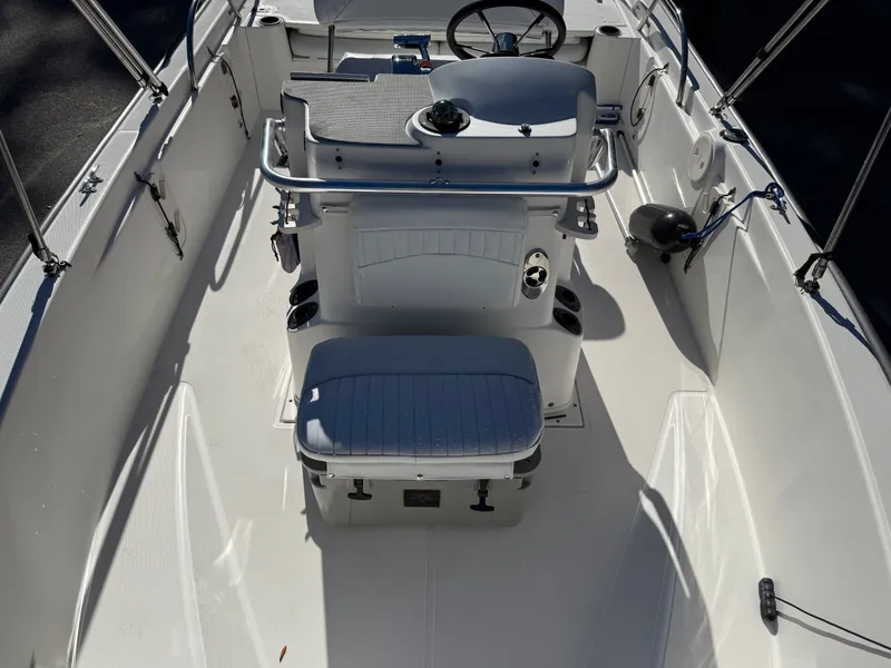Slide: The Image of Boston Whaler 180 Dauntless 2006 - 12