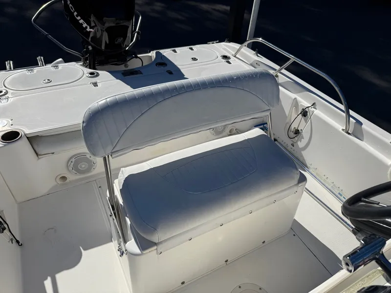 Slide: The Image of Boston Whaler 180 Dauntless 2006 - 7