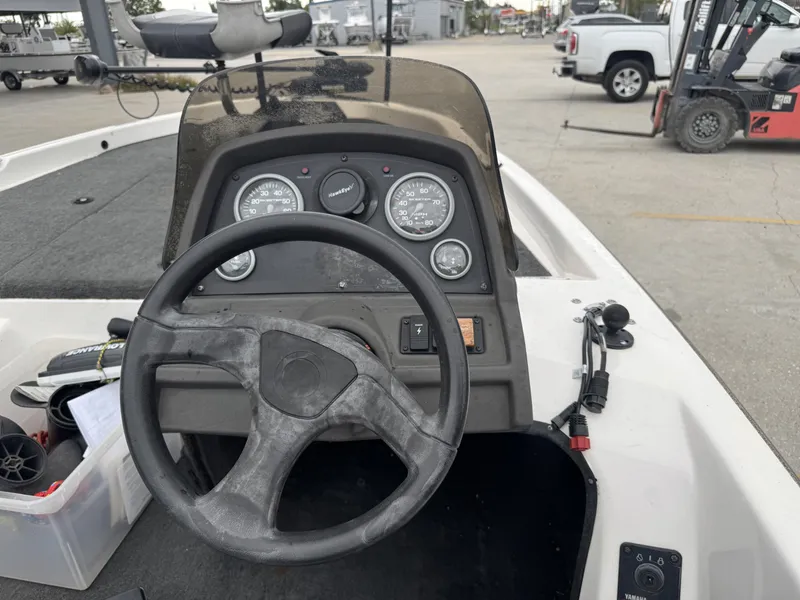 Slide: The Image of Skeeter SX180 2000 - 12