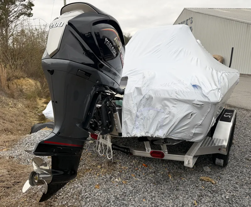 Slide: The Image of Skeeter SX221 2026 - 3