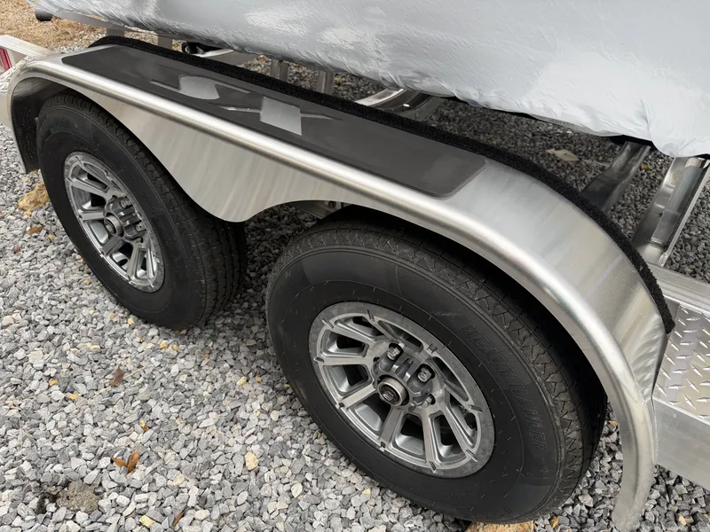 Slide: The Image of Skeeter SX221 2026 - 6