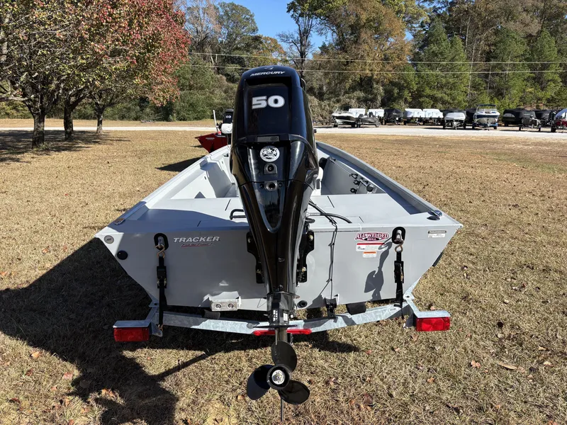 Slide: The Image of Tracker Bass Tracker Classic CC 2026 - 10