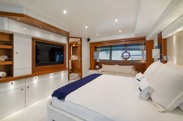 Slide: The Image of 2015 Sunseeker 28 Metre Yacht - Image 24 - 24