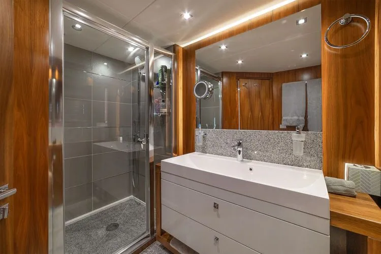 Slide: The Image of 2015 Sunseeker 28 Metre Yacht - Image 25 - 25