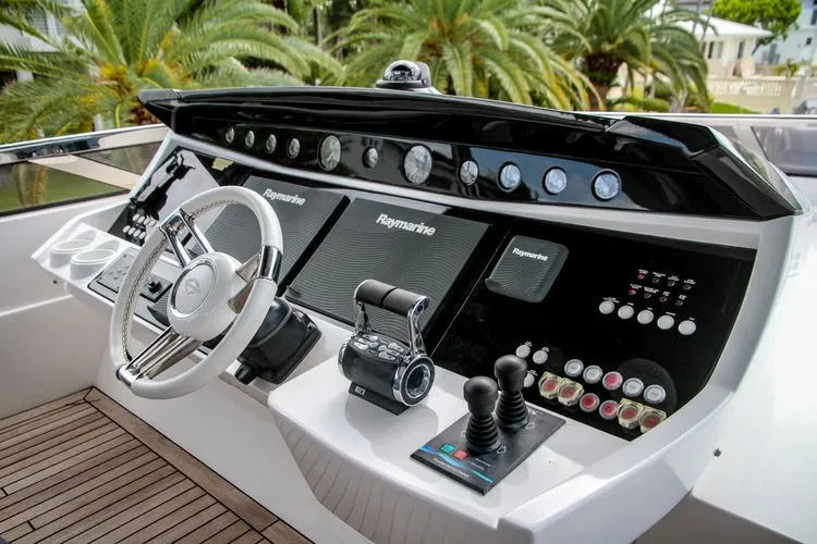 Slide: The Image of 2015 Sunseeker 28 Metre Yacht - Image 33 - 33