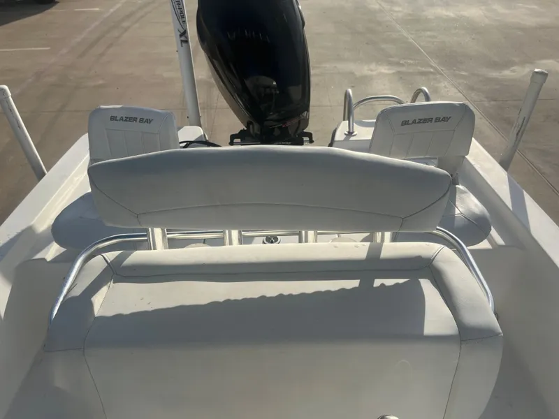 Slide: The Image of Blazer Bay 2200 Fisherman 2009 - 29