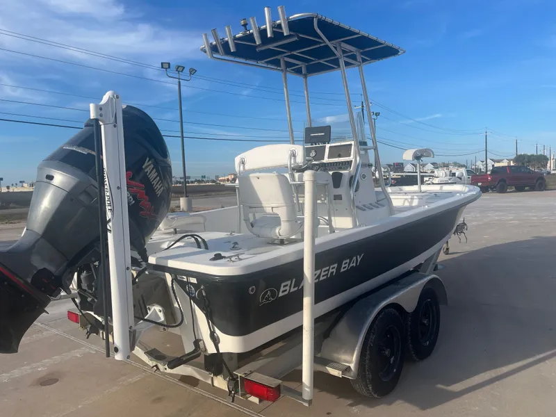 Slide: The Image of Blazer Bay 2200 Fisherman 2009 - 8