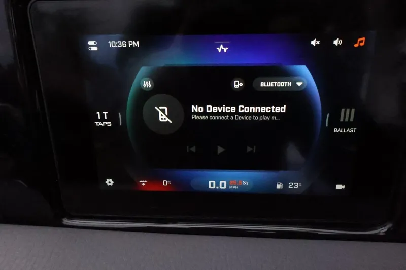 Slide: The Image of ATX Surf Boats 2026 22 Type-S dashboard display showing "No Device Connected" message. - 28
