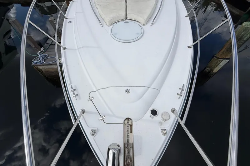 Slide: The Image of 2005 Four Winns 348 Vista boat deck with stainless steel railings and anchor chain. - 85