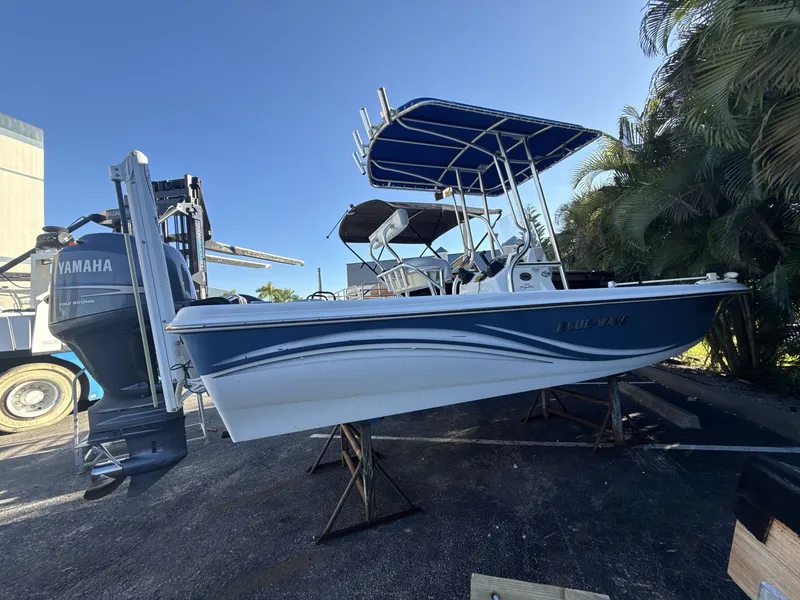 Slide: The Image of Blue Wave 2200 Pure Bay CC 2012 - 5