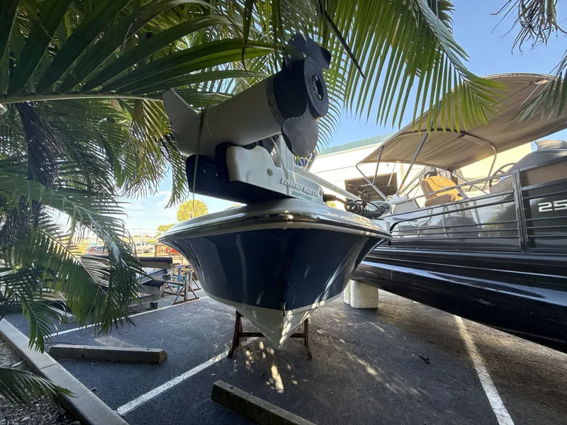 Slide: The Image of Blue Wave 2200 Pure Bay CC 2012 - 7