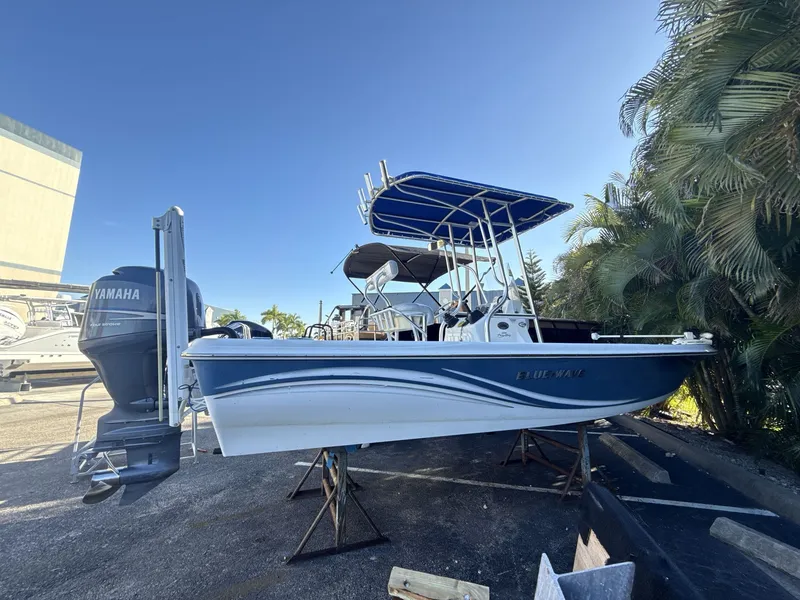 Slide: The Image of Blue Wave 2200 Pure Bay CC 2012 - 9