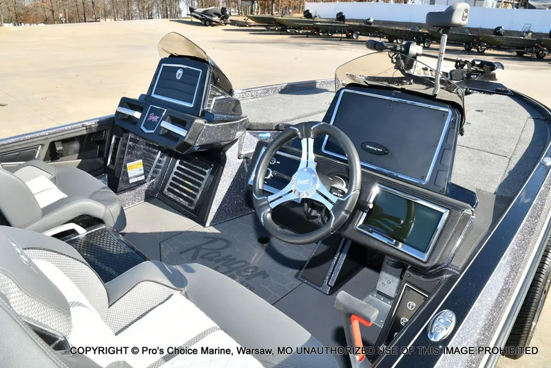 Slide: The Image of Ranger Z521R Dual Console w/300HP Pro-XS 2026 - 9