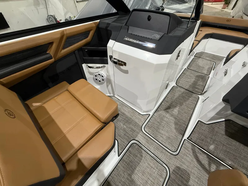 Slide: The Image of Cobalt R8 2026 - 1042