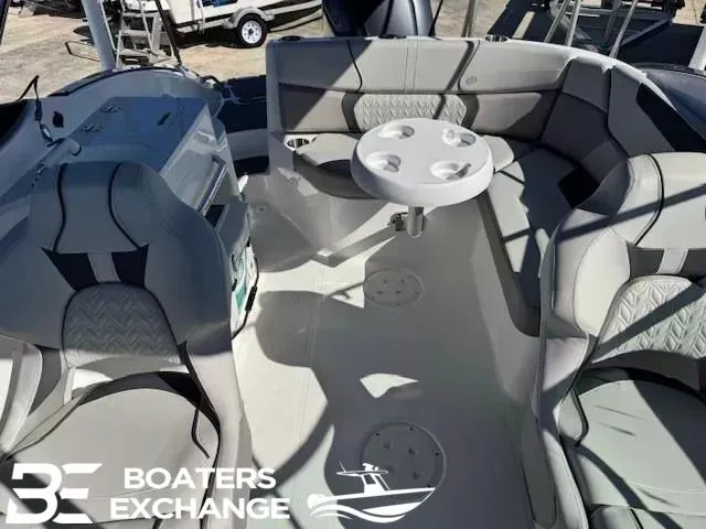 Slide: The Image of Hurricane SunDeck 2400 OB 2026 - 3