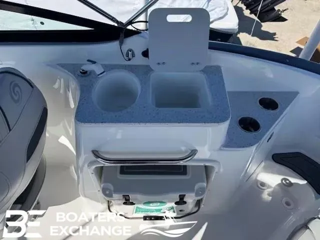 Slide: The Image of Hurricane SunDeck 2400 OB 2026 - 5