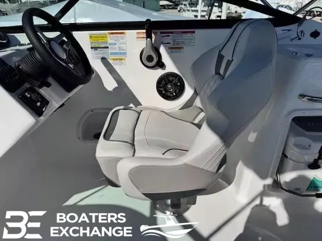 Slide: The Image of Hurricane SunDeck 2400 OB 2026 - 6