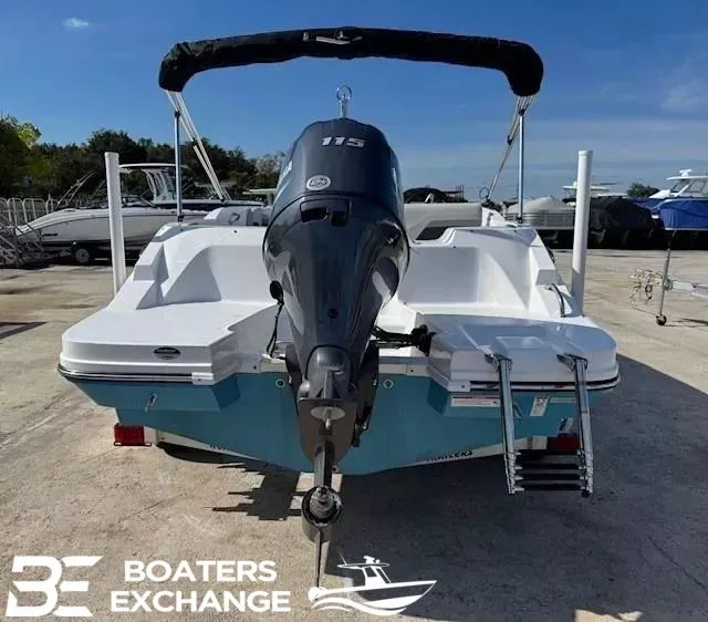 Slide: The Image of Hurricane SunDeck Sport 185 OB 2026 - 2