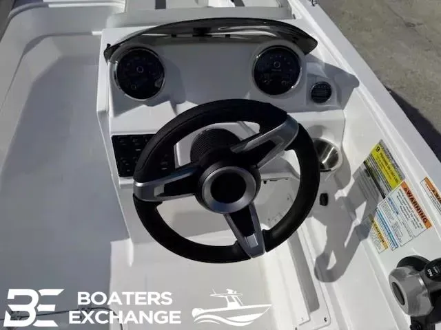 Slide: The Image of Hurricane SunDeck Sport 185 OB 2026 - 7