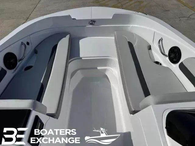 Slide: The Image of Hurricane SunDeck Sport 185 OB 2026 - 8