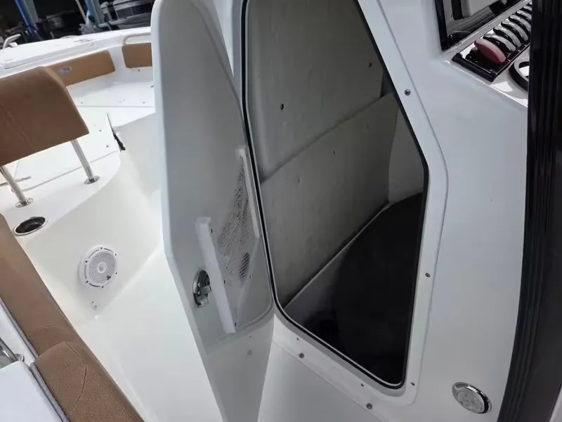 Slide: The Image of Sea Hunt Ultra 229 2024 - 10