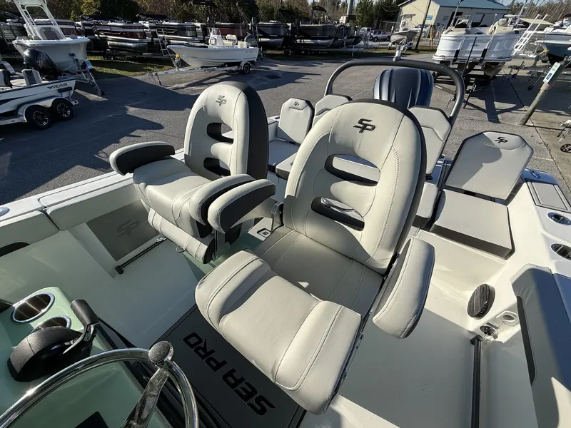 Slide: The Image of Sea Pro 245 SEA KEEPER RIDE EQUIPPED 2026 - 12