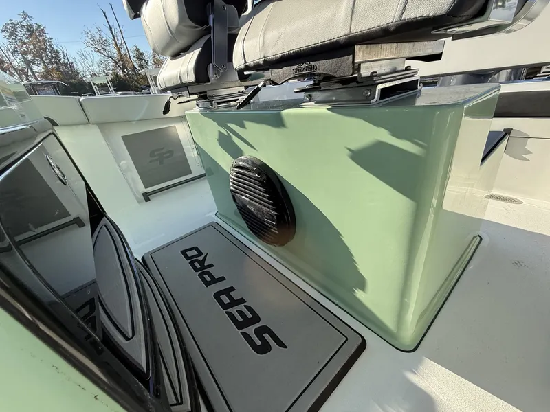 Slide: The Image of Sea Pro 245 SEA KEEPER RIDE EQUIPPED 2026 - 15