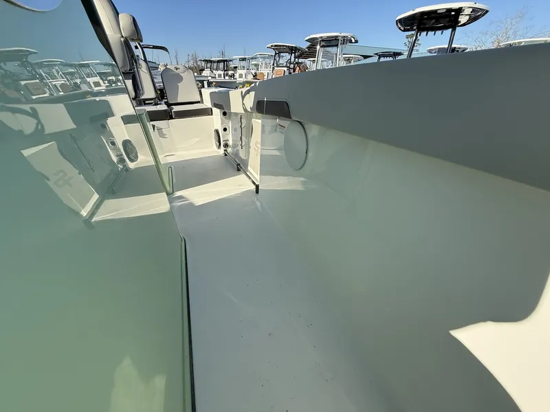 Slide: The Image of Sea Pro 245 SEA KEEPER RIDE EQUIPPED 2026 - 11