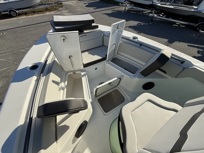 Slide: The Image of Sea Pro 245 SEA KEEPER RIDE EQUIPPED 2026 - 7