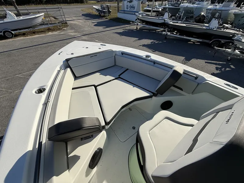 Slide: The Image of Sea Pro 245 SEA KEEPER RIDE EQUIPPED 2026 - 8