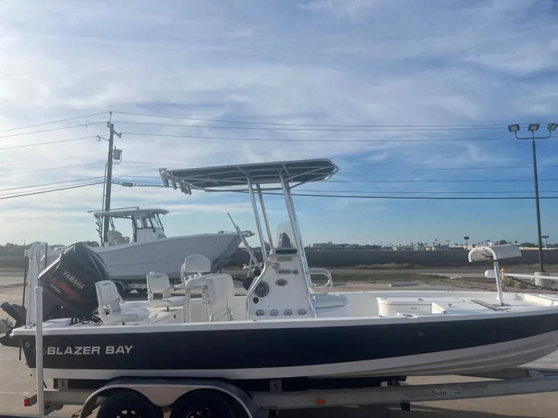 Slide: The Image of Blazer Bay 2200 Fisherman 2009 - 7