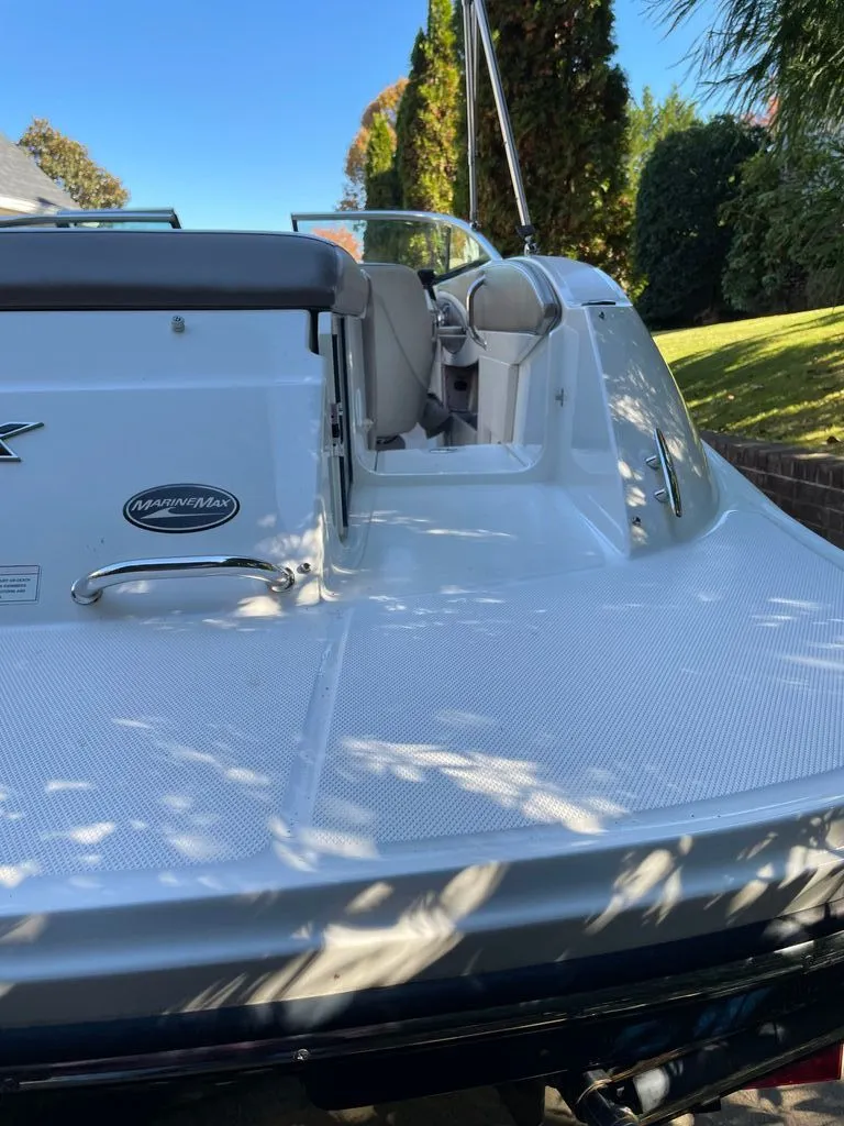 Slide: The Image of Sea Ray 210 SLX 2012 - 10