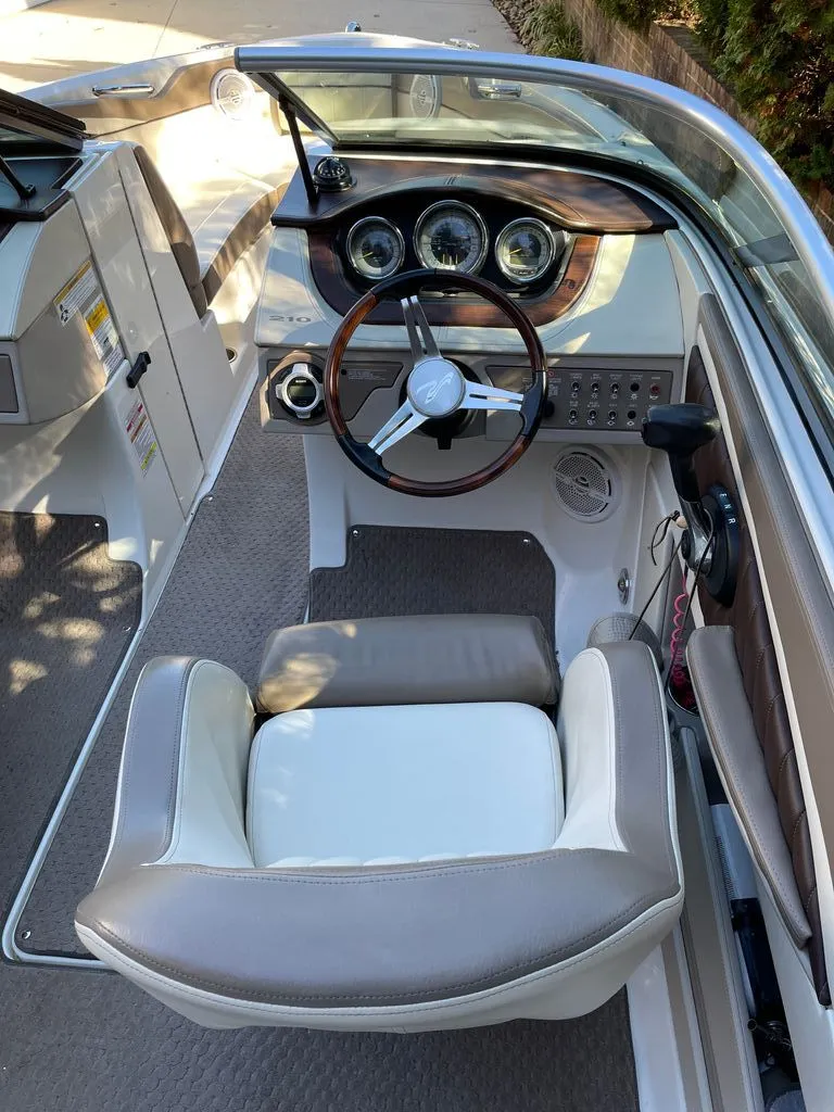 Slide: The Image of Sea Ray 210 SLX 2012 - 3