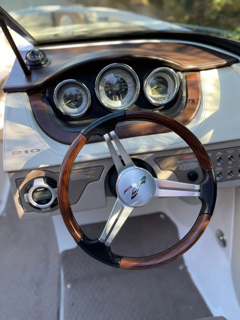 Slide: The Image of Sea Ray 210 SLX 2012 - 4