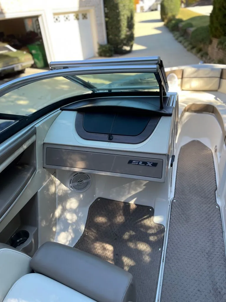 Slide: The Image of Sea Ray 210 SLX 2012 - 6