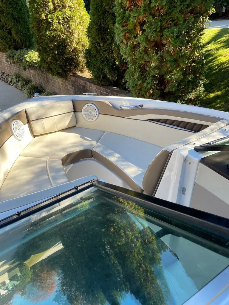 Slide: The Image of Sea Ray 210 SLX 2012 - 9