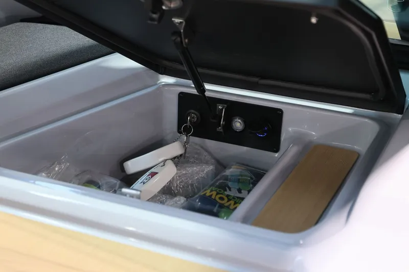 Slide: The Image of MasterCraft X24 2026 - 32