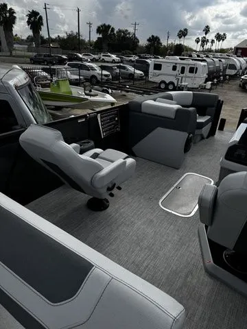 Slide: The Image of Alera M 23L 2026 - 12