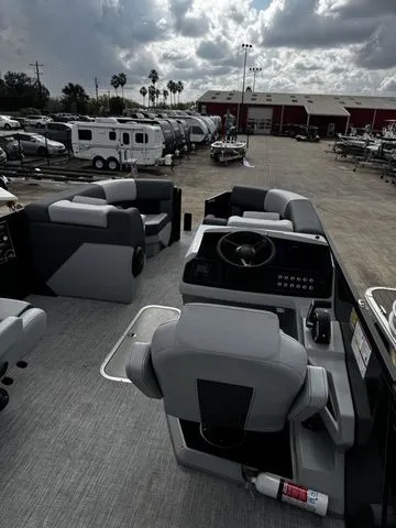 Slide: The Image of Alera M 23L 2026 - 13