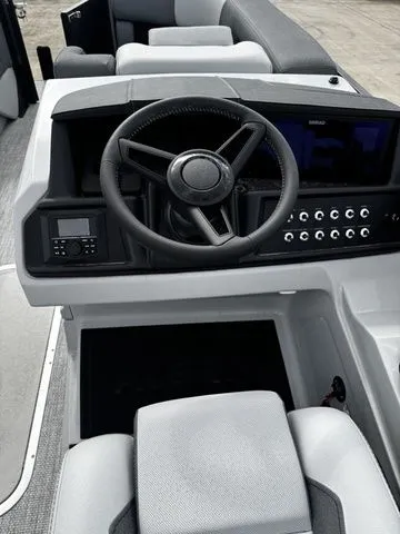 Slide: The Image of Alera M 23L 2026 - 14