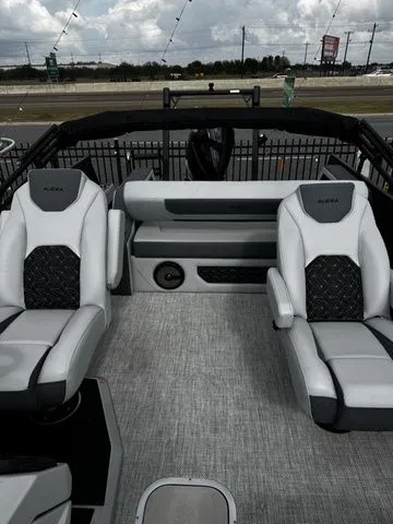 Slide: The Image of Alera M 23L 2026 - 19