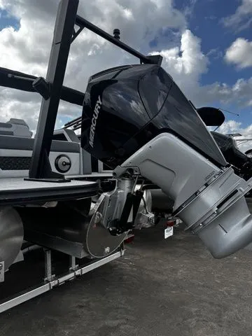 Slide: The Image of Alera M 23L 2026 - 6