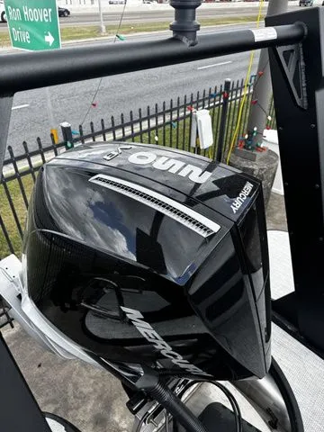 Slide: The Image of Alera M 23L 2026 - 8