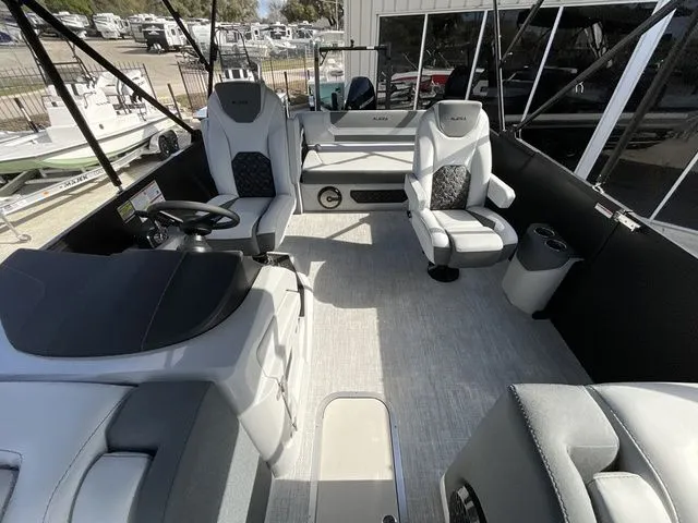 Slide: The Image of Alera M 25L 2026 - 10