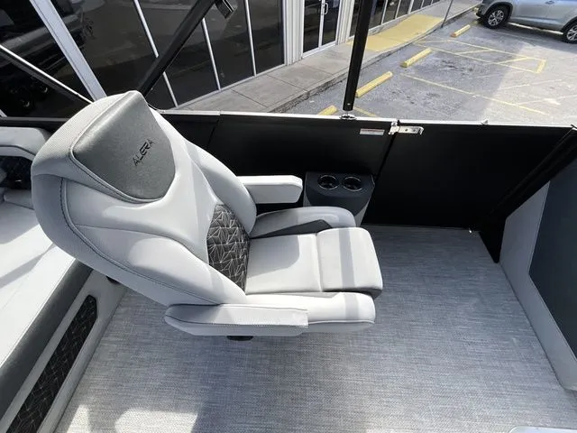 Slide: The Image of Alera M 25L 2026 - 13