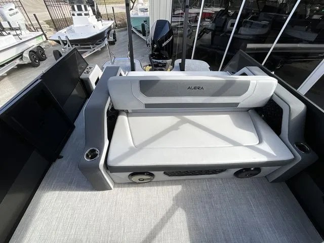 Slide: The Image of Alera M 25L 2026 - 14