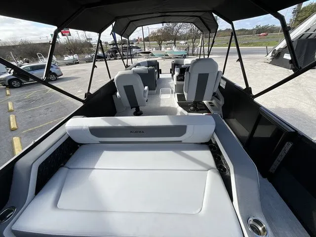 Slide: The Image of Alera M 25L 2026 - 17