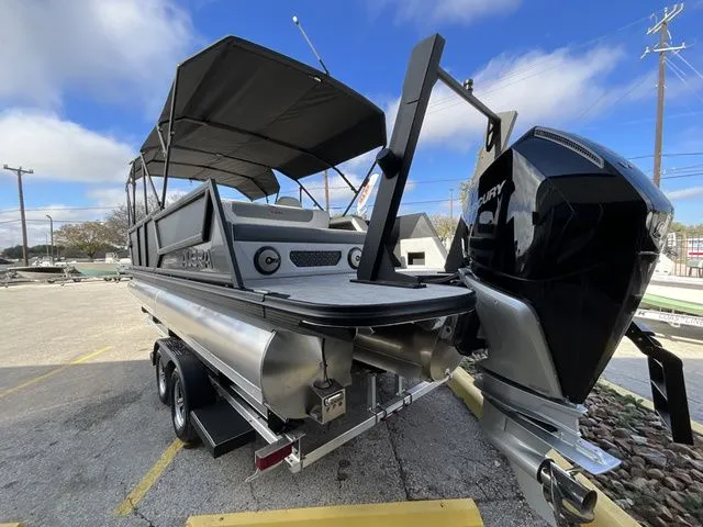 Slide: The Image of Alera M 25L 2026 - 3