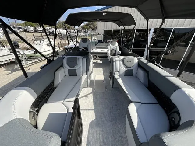 Slide: The Image of Alera M 25L 2026 - 7