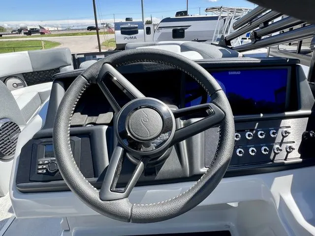 Slide: The Image of Alera M 23L 2026 - 11